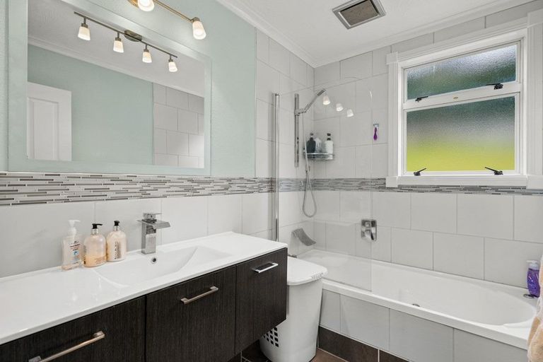 Photo of property in 41 Dingadee Street, Welcome Bay, Tauranga, 3112