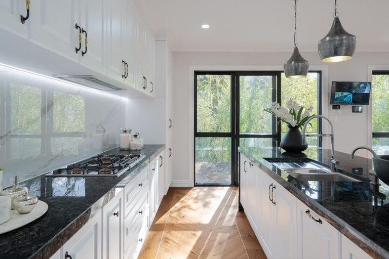 Photo of property in 10b Stratford Avenue, Milford, Auckland, 0620