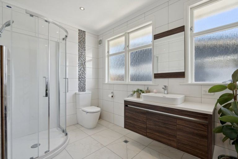 Photo of property in 43 Kaikoura Street, Maupuia, Wellington, 6022