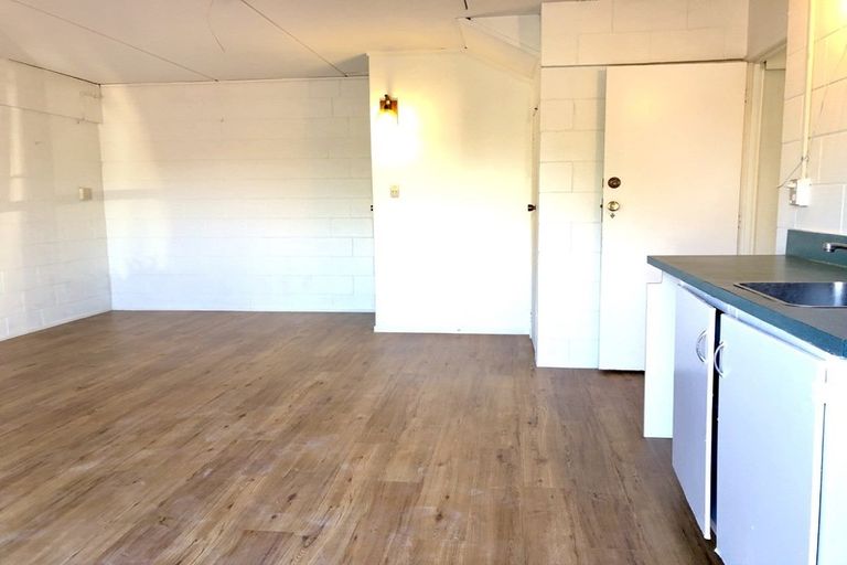 Photo of property in 2/47 Prince Regent Drive, Half Moon Bay, Auckland, 2012