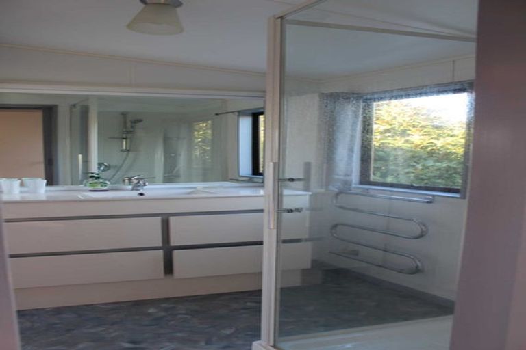 Photo of property in 26 Springdale Grove, Fitzherbert, Palmerston North, 4410