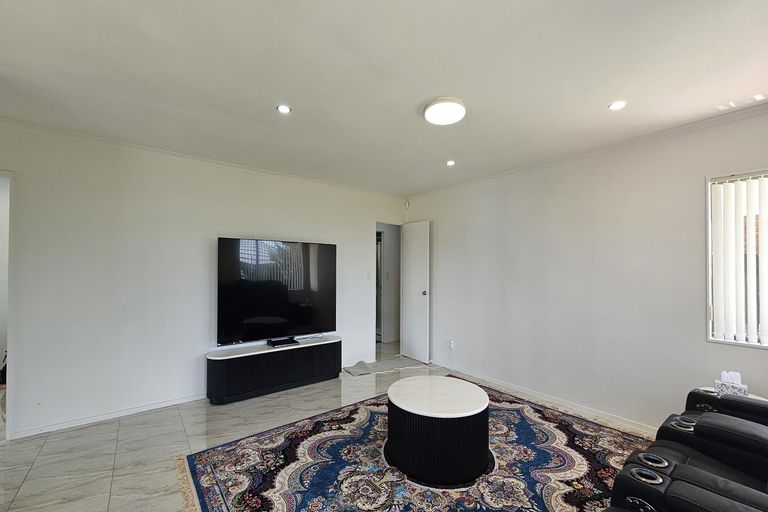 Photo of property in 28 Robert Ross Place, Clendon Park, Auckland, 2103