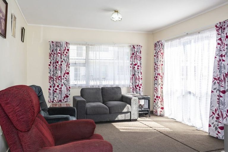 Photo of property in 2/353 Saint Aubyn, Moturoa, New Plymouth, 4310