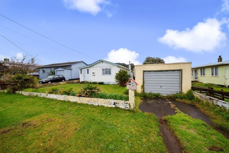 Photo of property in 38 Paritutu Road, Spotswood, New Plymouth, 4310