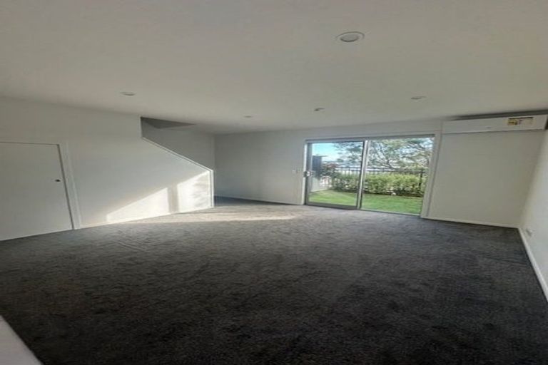Photo of property in 4/22 Denver Avenue, Sunnyvale, Auckland, 0612