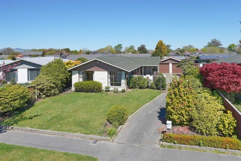Photo of property in 23 Talltree Avenue, Avonhead, Christchurch, 8042
