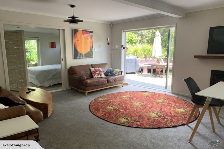 Photo of property in 83 Dignan Street, Point Chevalier, Auckland, 1022