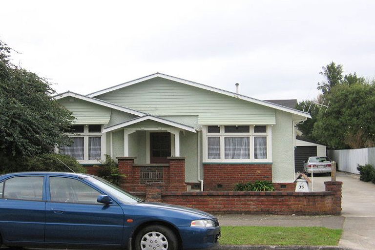 Photo of property in 35 Dahlia Street, Palmerston North, 4410