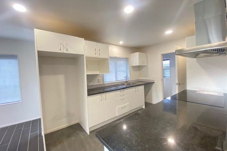 Photo of property in 20 Lisa Rise, Half Moon Bay, Auckland, 2012