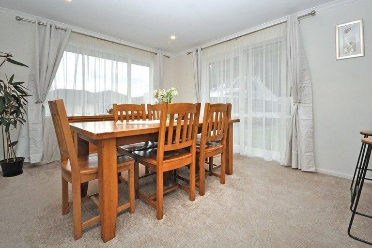 Photo of property in 6 Rohea Place, Opaheke, Papakura, 2113
