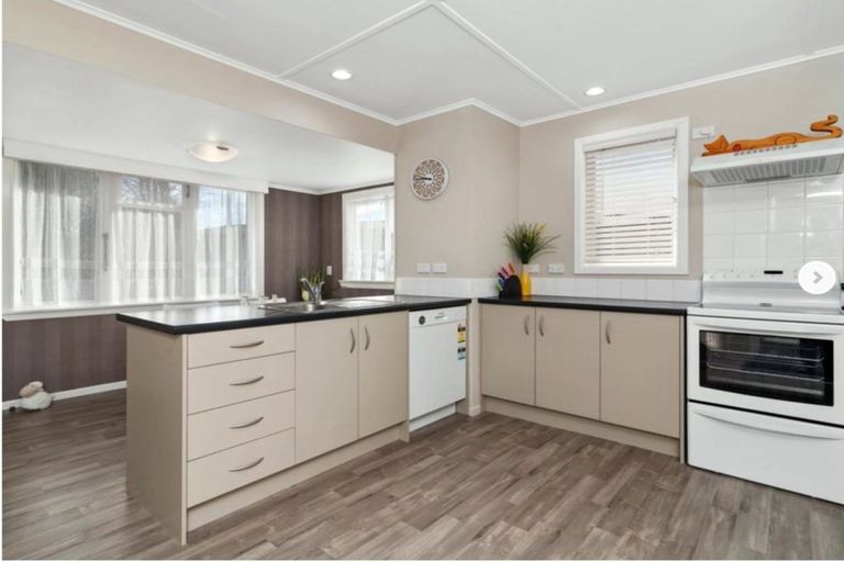 Photo of property in 5 Wingrove Road, Owhata, Rotorua, 3010