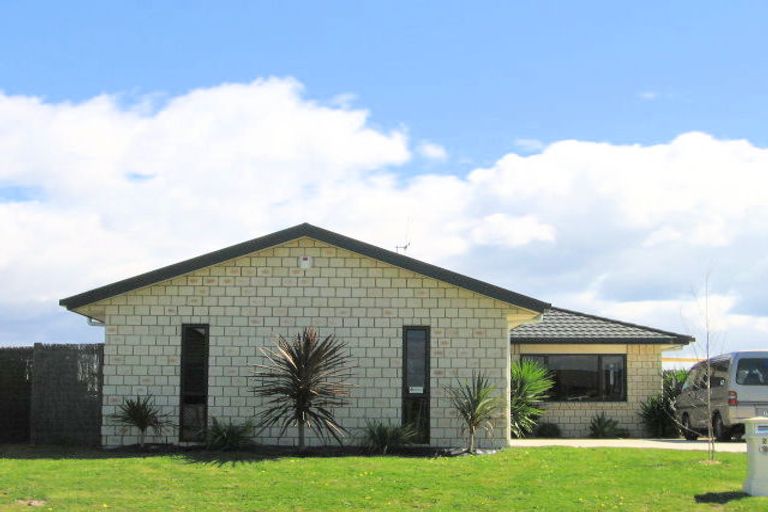 Photo of property in 5 Summerland Crescent, Papamoa Beach, Papamoa, 3118