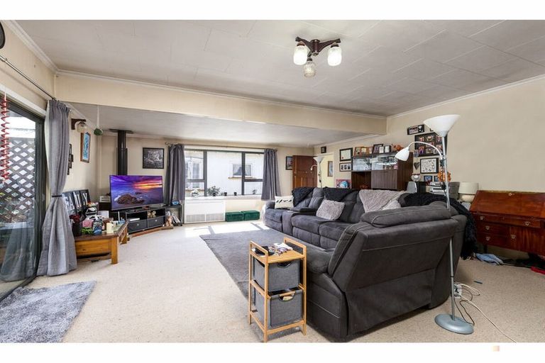 Photo of property in 70 Rhodes Street, Waimate, 7924