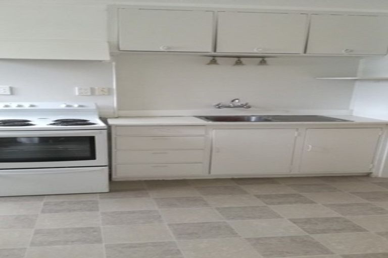 Photo of property in 14 Youngs Road, Papakura, 2110