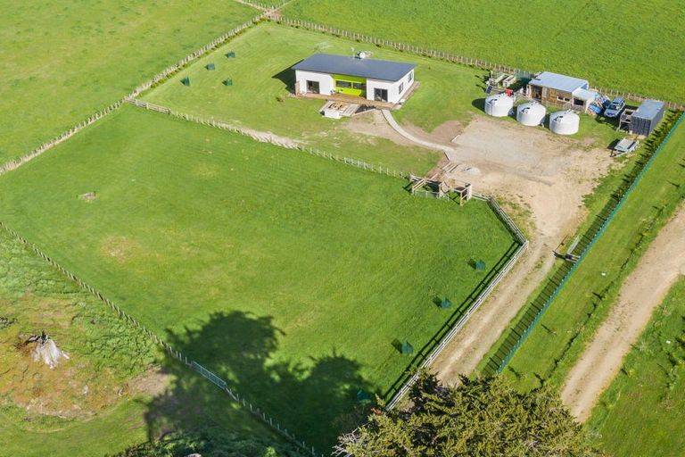 Photo of property in 128 Cummerfield Road, Foxton, 4891