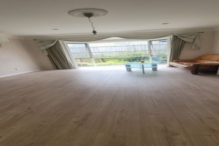 Photo of property in 32 Middlefield Drive, East Tamaki Heights, Auckland, 2016