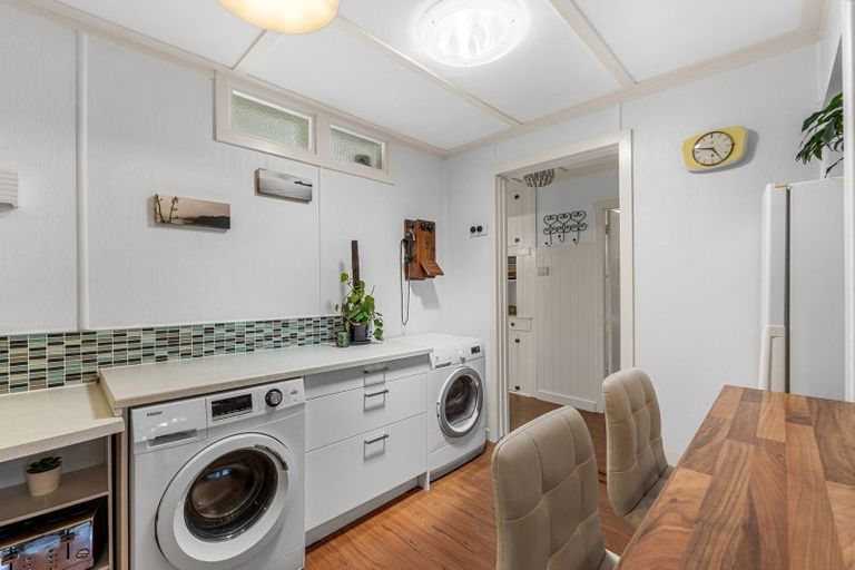 Photo of property in 31 Tane Road, Laingholm, Auckland, 0604