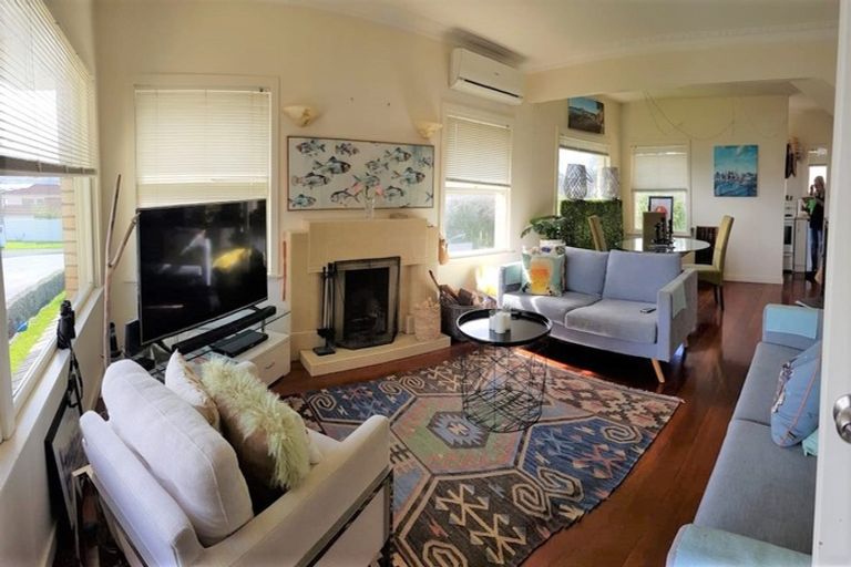 Photo of property in 85 Stanley Point Road, Stanley Point, Auckland, 0624