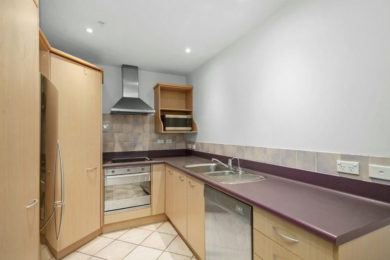 Photo of property in 4e/5 Kent Terrace, Mount Victoria, Wellington, 6011