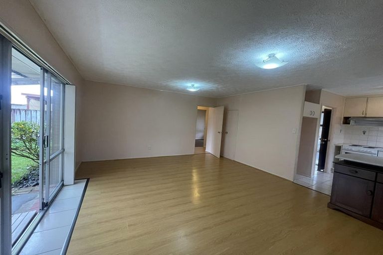 Photo of property in 2/75 Butley Drive, Farm Cove, Auckland, 2012