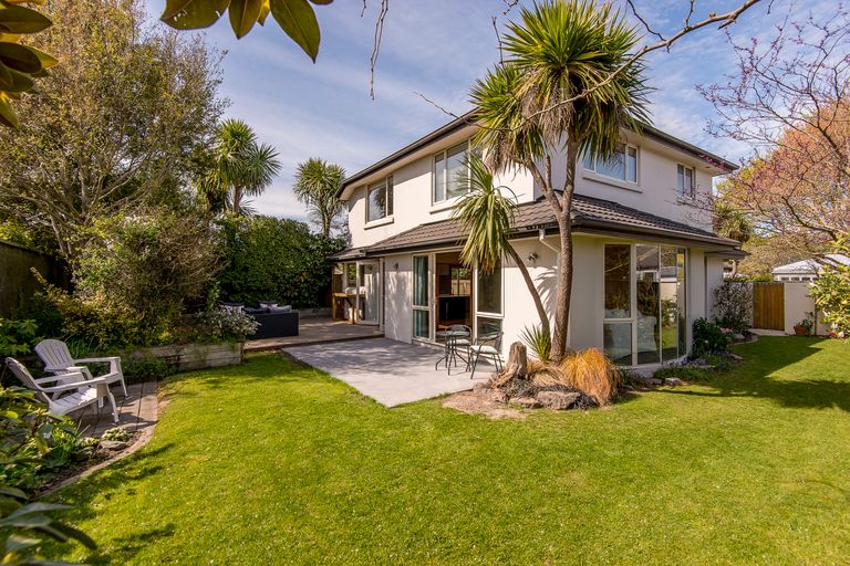 Photo of property in 31b Sandwich Road, Beckenham, Christchurch, 8023