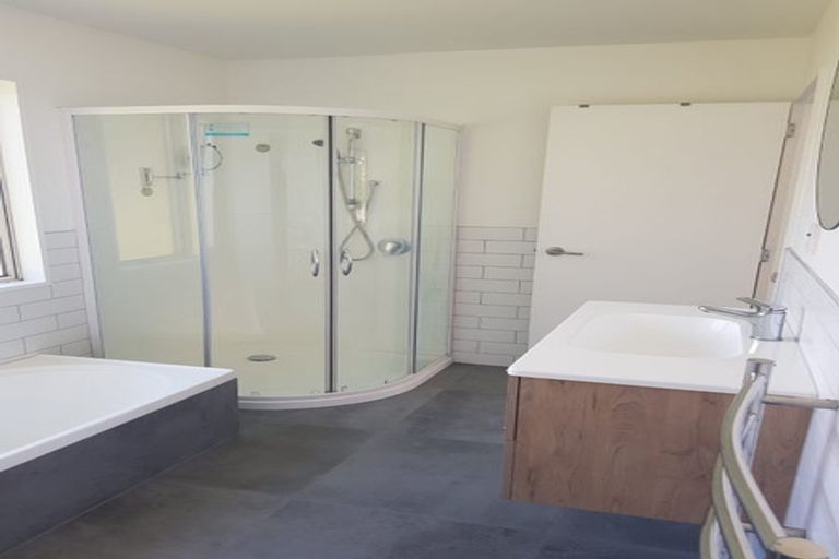 Photo of property in 16 Dudley Road, Lyttelton, 8082