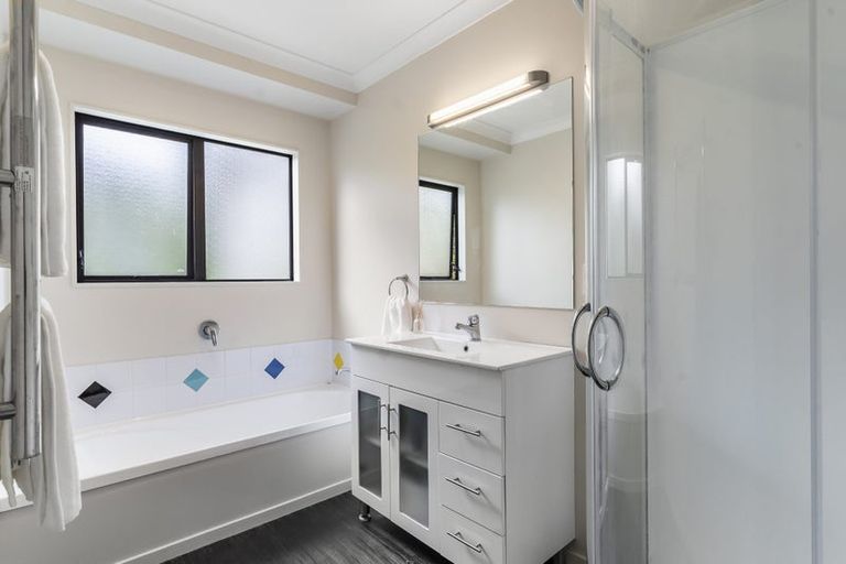 Photo of property in 136 Lynwood Road, New Lynn, Auckland, 0600