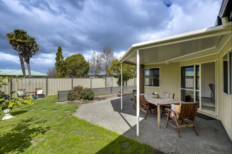 Photo of property in 19 Addington Place, Taradale, Napier, 4112