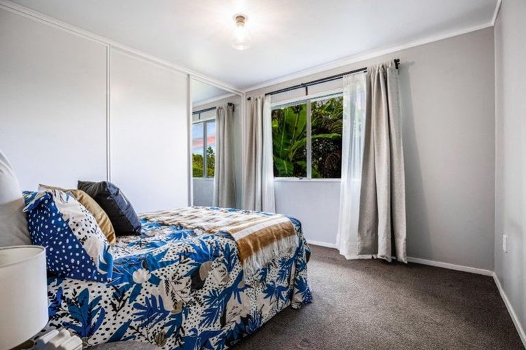 Photo of property in 15 Arde Place, Massey, Auckland, 0614
