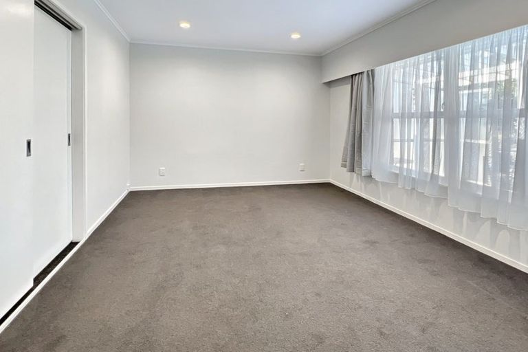 Photo of property in 1/111 Shakespeare Road, Milford, Auckland, 0620