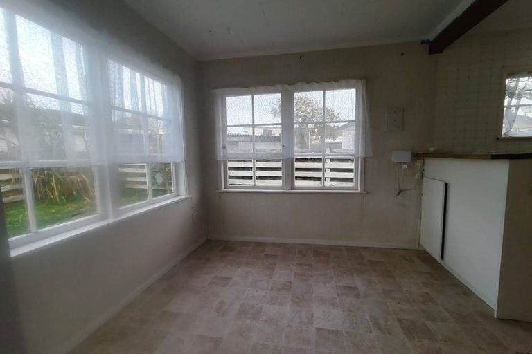 Photo of property in 16 Cottrell Place, Clendon Park, Auckland, 2103