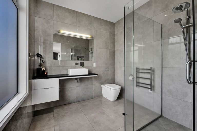 Photo of property in 18 Te Arakete Place, Hurworth, New Plymouth, 4310