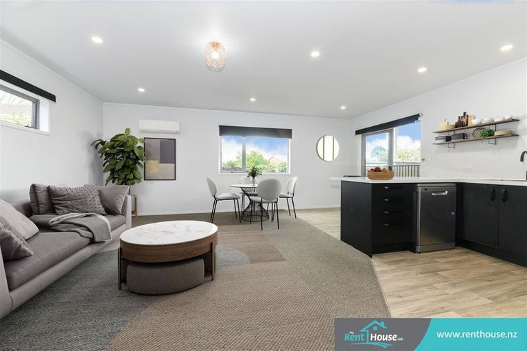 Photo of property in 5 Foyle Place, Glendene, Auckland, 0602