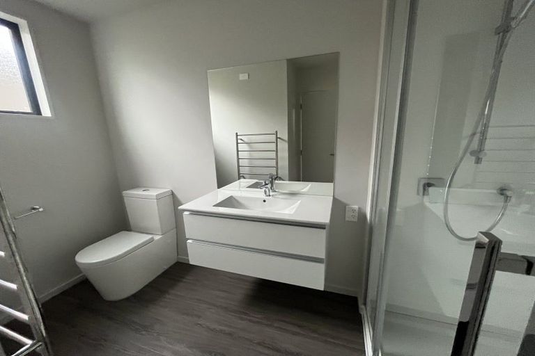 Photo of property in 28 Mount Creighton Crescent, Wanaka, 9305