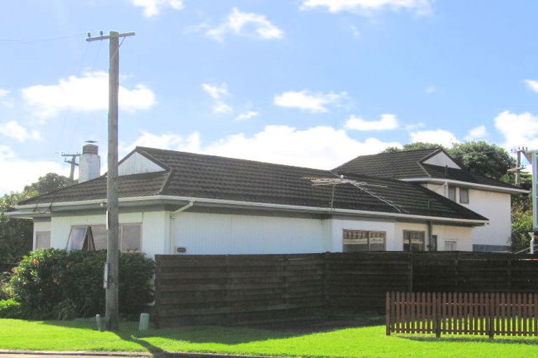 Photo of property in 2 Hattaway Avenue, Bucklands Beach, Auckland, 2012