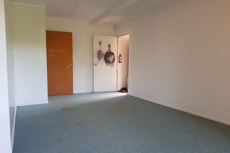 Photo of property in 42 Durham Street, Te Atatu Peninsula, Auckland, 0610