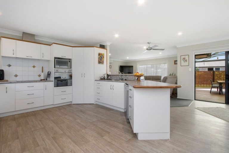 Photo of property in 2 Bransley Grove, Katikati, 3129