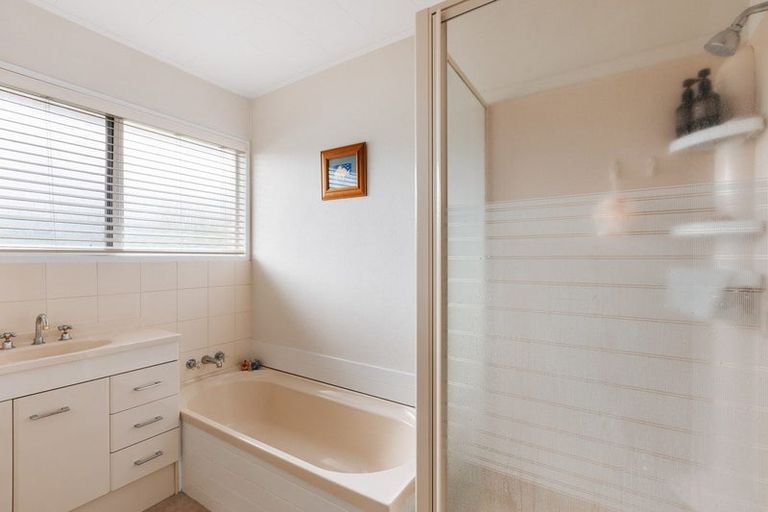 Photo of property in 17 Glenfield Place, Brookfield, Tauranga, 3110