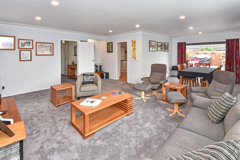 Photo of property in 9 Beaumaris Way, Conifer Grove, Takanini, 2112