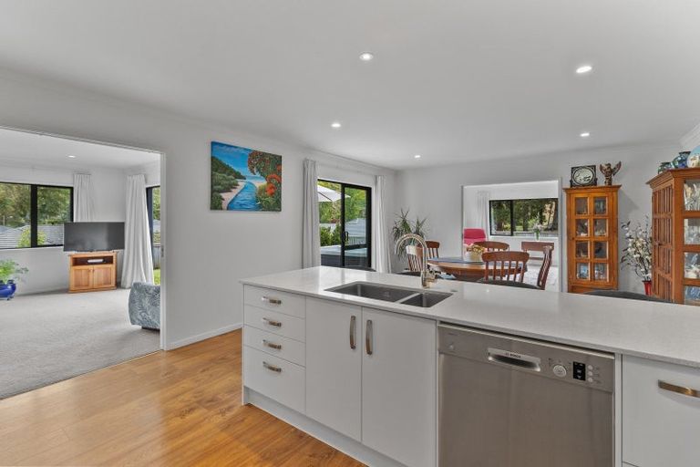 Photo of property in 18 Applemoors Way, Riverhead, 0820