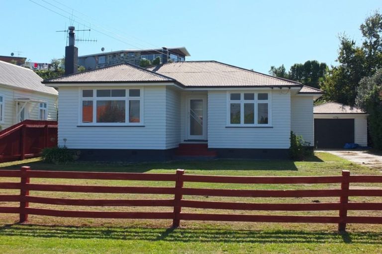 Photo of property in 14 Hulke Street, Foxton, 4814