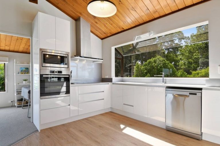 Photo of property in 2 Gellibrand Place, Omokoroa, 3114