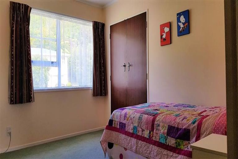 Photo of property in 22 Oriel Avenue, Tawa, Wellington, 5028