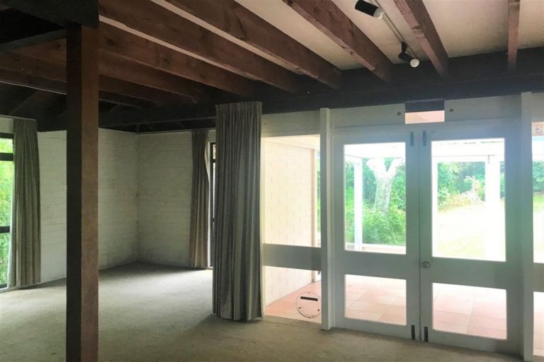 Photo of property in 24 Valley Road, Northcote, Auckland, 0626