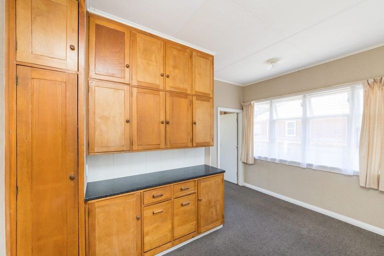 Photo of property in 15 Ihle Street, Terrace End, Palmerston North, 4410