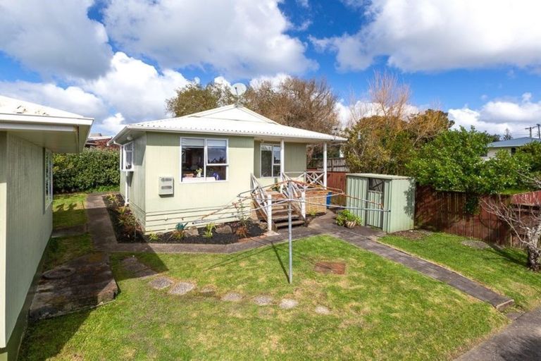 Photo of property in 5 Rapaki Place, Te Atatu Peninsula, Auckland, 0610