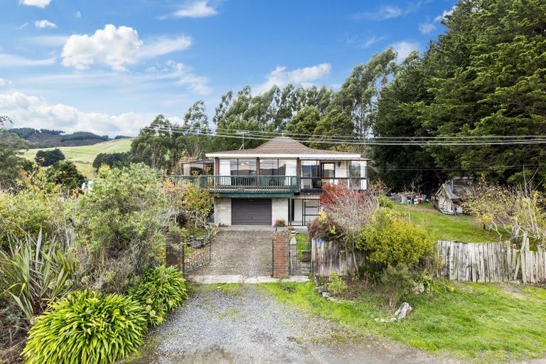 Photo of property in 10 Gull Street, Waihola, Milton, 9073