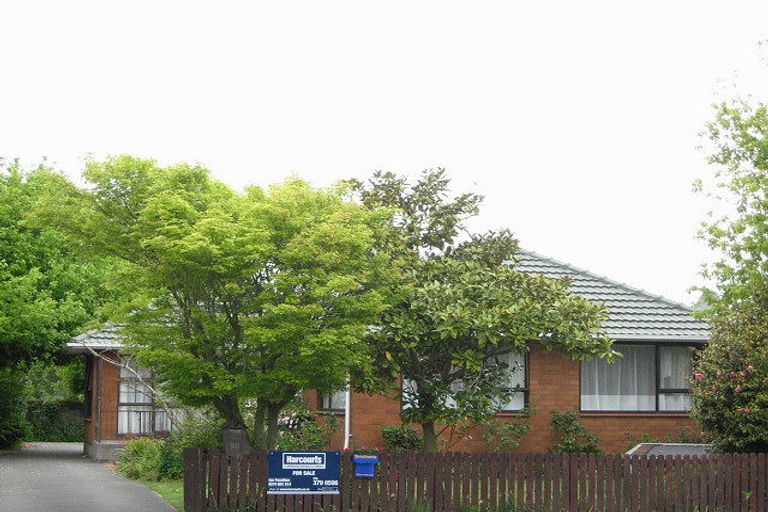 Photo of property in 90 Grimseys Road, Redwood, Christchurch, 8051