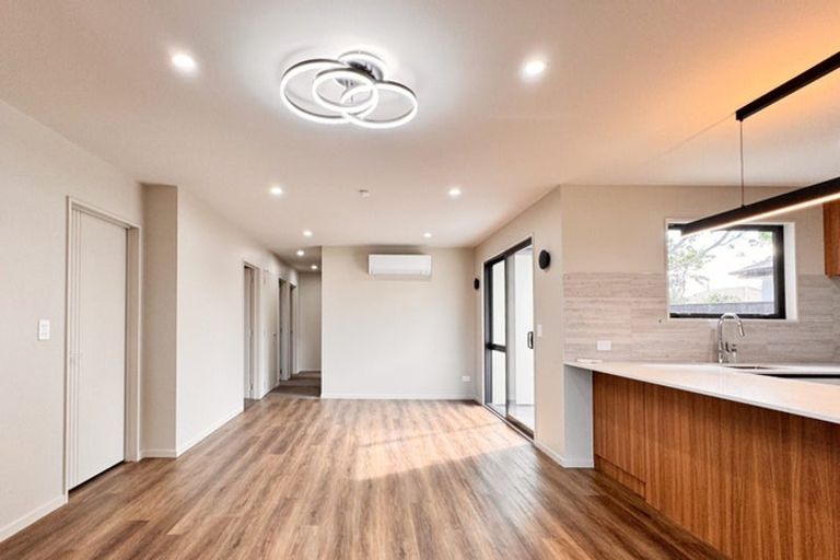 Photo of property in 7 Akoranga Place, Hornby, Christchurch, 8042