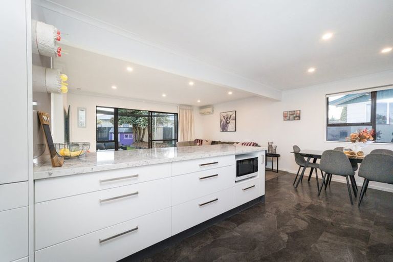 Photo of property in 21 Lyndale Place, Kelvin Grove, Palmerston North, 4414